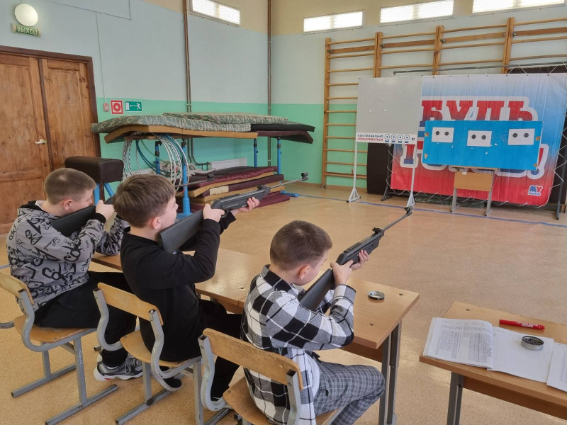 Соревнования по пулевой стрельбе среди 5-8 классов.